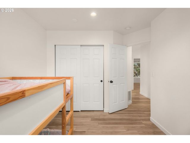 5098 Ne SCHOELER Cir, Hillsboro, OR 97124