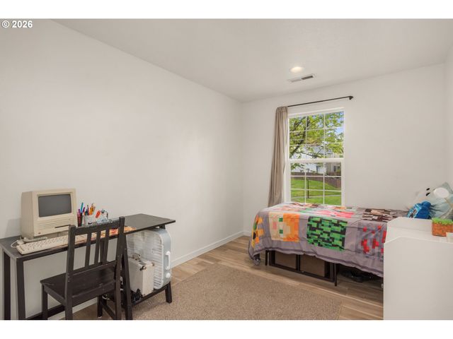 5098 Ne SCHOELER Cir, Hillsboro, OR 97124