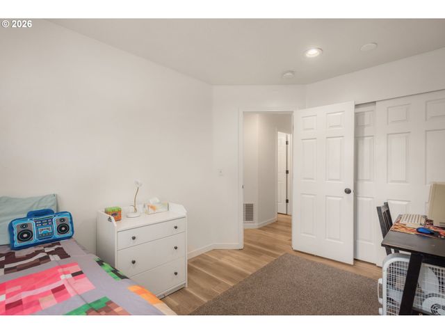 5098 Ne SCHOELER Cir, Hillsboro, OR 97124