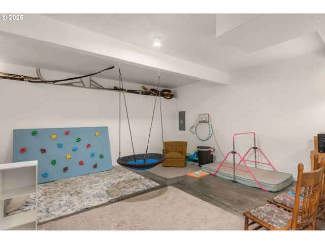 5098 Ne SCHOELER Cir, Hillsboro, OR 97124