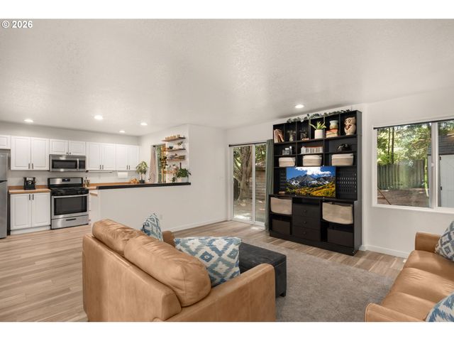 5098 Ne SCHOELER Cir, Hillsboro, OR 97124