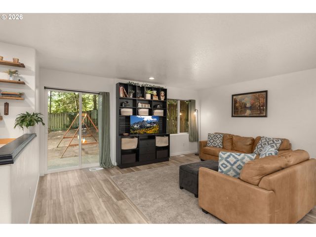 5098 Ne SCHOELER Cir, Hillsboro, OR 97124