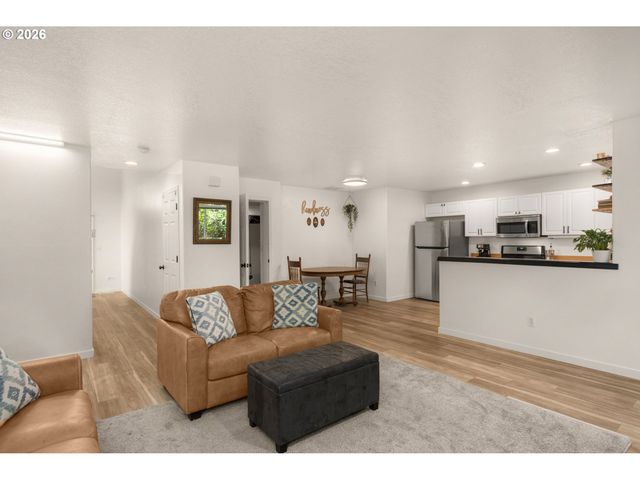 5098 Ne SCHOELER Cir, Hillsboro, OR 97124