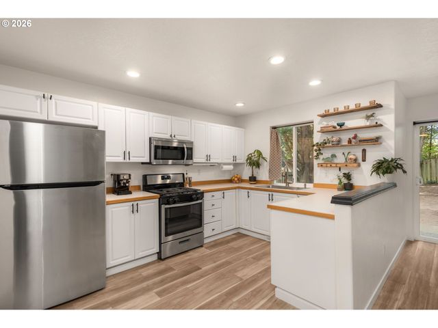 5098 Ne SCHOELER Cir, Hillsboro, OR 97124