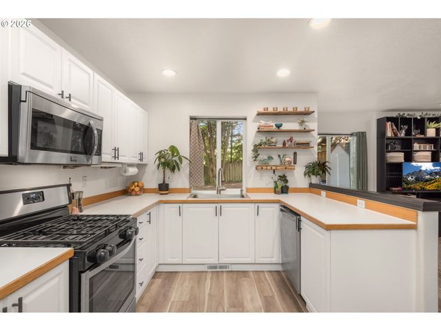 5098 Ne SCHOELER Cir, Hillsboro, OR 97124