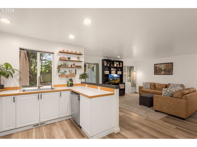 5098 Ne SCHOELER Cir, Hillsboro, OR 97124