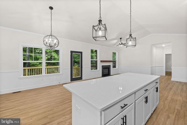 1109 LAKEVIEW PKWY, Locust Grove, VA 22508