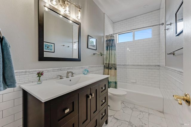 3559 Alturia Hts, Santa Rosa, CA 95403