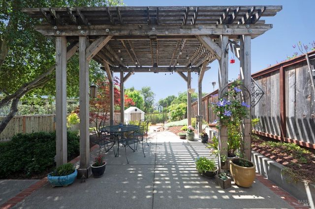 3559 Alturia Hts, Santa Rosa, CA 95403