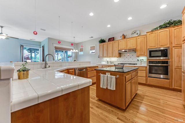 3559 Alturia Hts, Santa Rosa, CA 95403