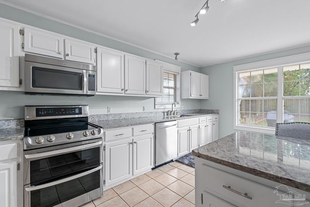 2975 Corsair Dr, Pensacola, FL 32507