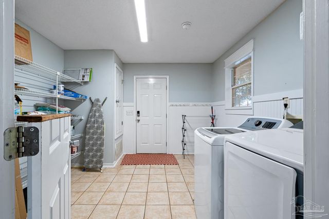 2975 Corsair Dr, Pensacola, FL 32507