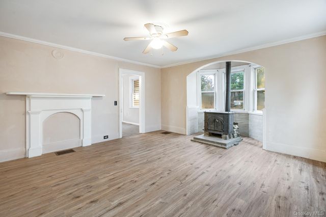 284 S Quaker Lane, Hyde Park, NY 12538