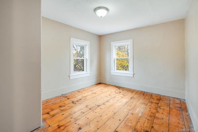 284 S Quaker Lane, Hyde Park, NY 12538