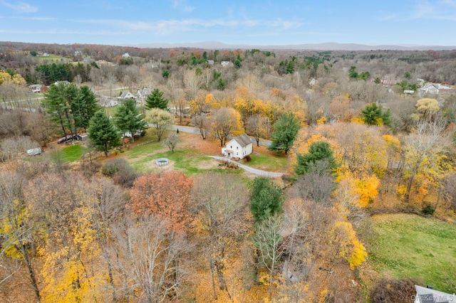 284 S Quaker Lane, Hyde Park, NY 12538