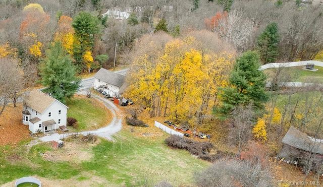 284 S Quaker Lane, Hyde Park, NY 12538