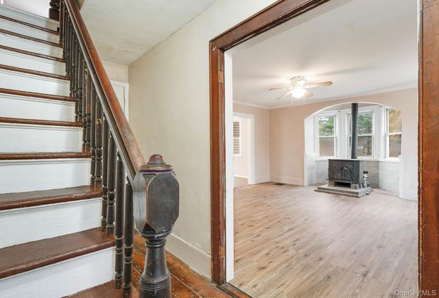 284 S Quaker Lane, Hyde Park, NY 12538