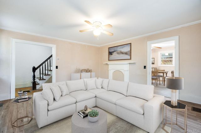 284 S Quaker Lane, Hyde Park, NY 12538