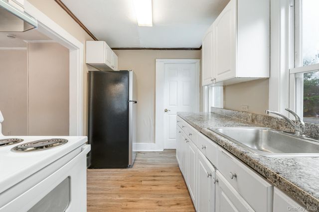 284 S Quaker Lane, Hyde Park, NY 12538