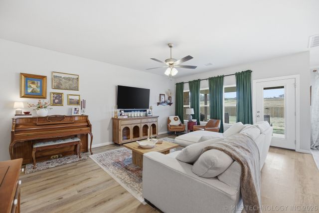 28007 E 107th Street S, Coweta, OK 74429