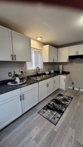 18613 Mendota Street, Detroit, MI 48221