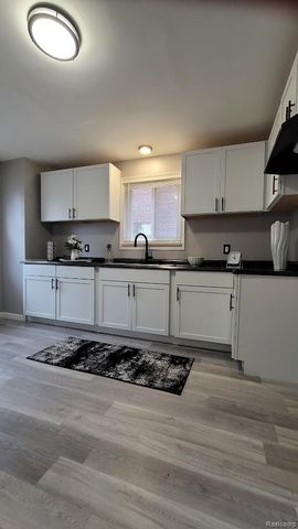 18613 Mendota Street, Detroit, MI 48221