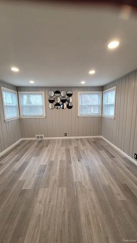 18613 Mendota Street, Detroit, MI 48221