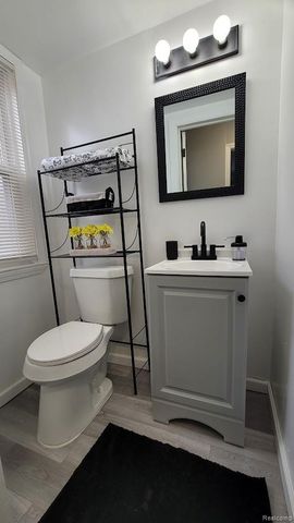 18613 Mendota Street, Detroit, MI 48221