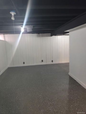 18613 Mendota Street, Detroit, MI 48221