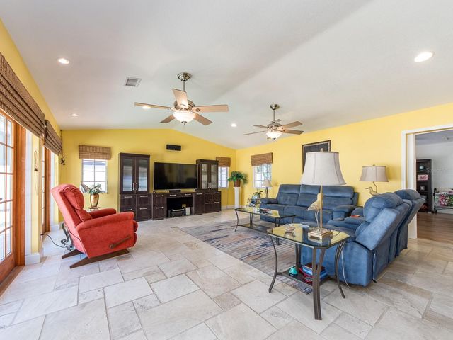 1140 81ST STREET S, St Petersburg, FL 33707