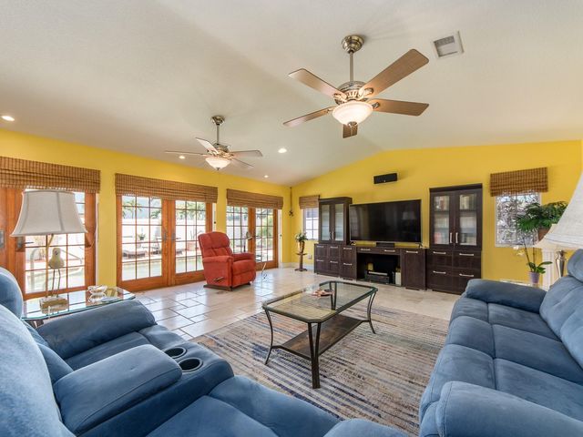 1140 81ST STREET S, St Petersburg, FL 33707