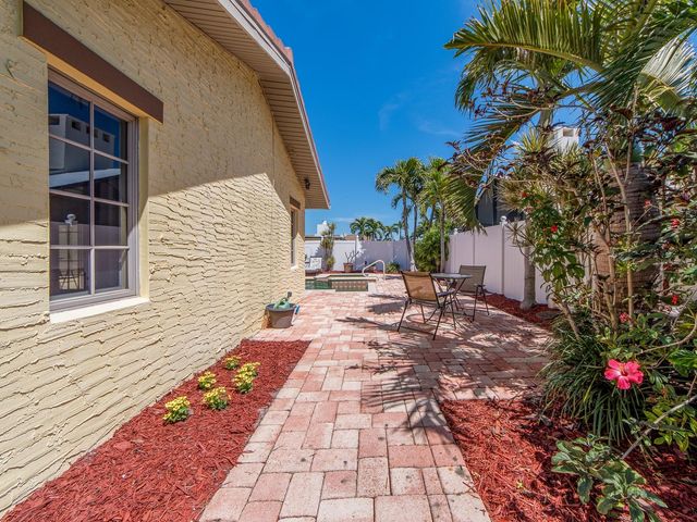 1140 81ST STREET S, St Petersburg, FL 33707