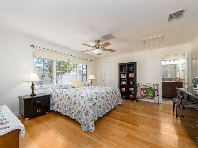 1140 81ST STREET S, St Petersburg, FL 33707