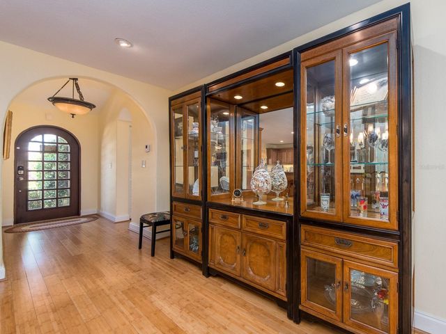 1140 81ST STREET S, St Petersburg, FL 33707