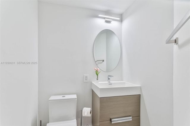 701 Brickell Key Blvd 808, Miami, FL 33131