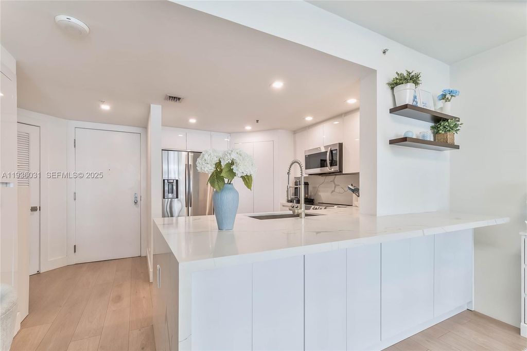 701 Brickell Key Blvd 808, Miami, FL 33131