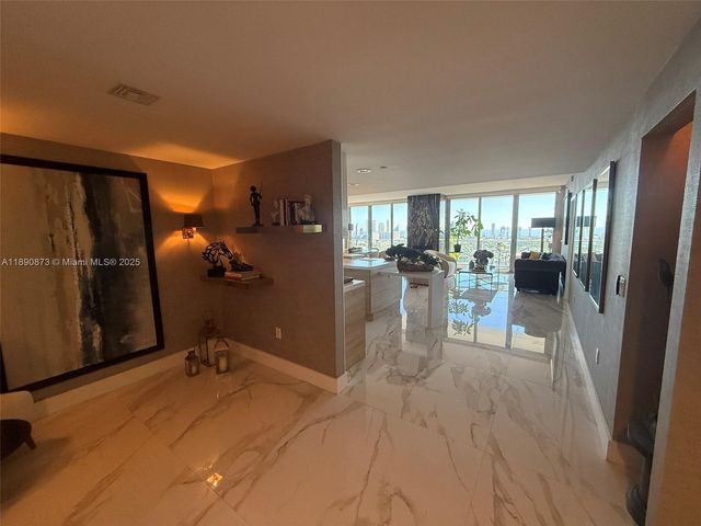 16385 Biscayne Blvd 3018, North Miami Beach, FL 33160