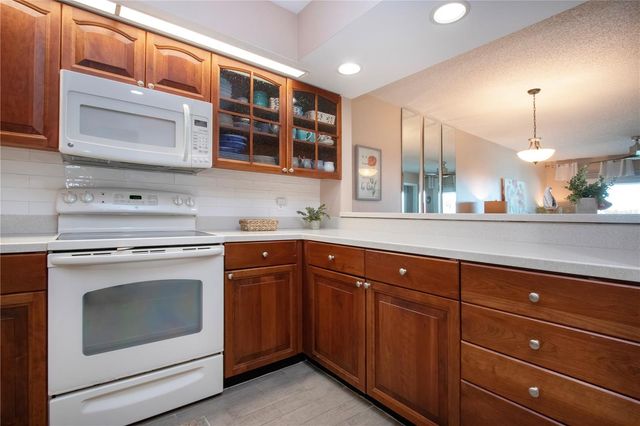 802 BAHIA DEL SOL DRIVE 6, Ruskin, FL 33570