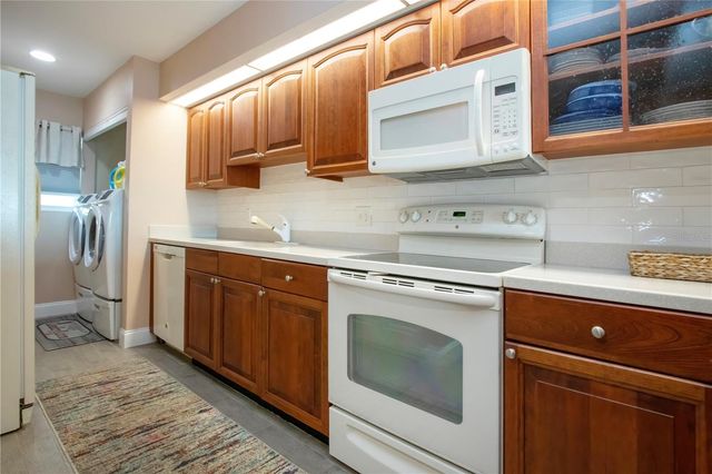 802 BAHIA DEL SOL DRIVE 6, Ruskin, FL 33570