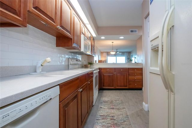 802 BAHIA DEL SOL DRIVE 6, Ruskin, FL 33570