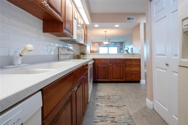 802 BAHIA DEL SOL DRIVE 6, Ruskin, FL 33570