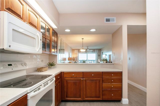 802 BAHIA DEL SOL DRIVE 6, Ruskin, FL 33570