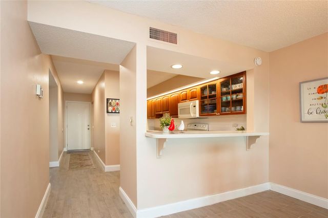 802 BAHIA DEL SOL DRIVE 6, Ruskin, FL 33570