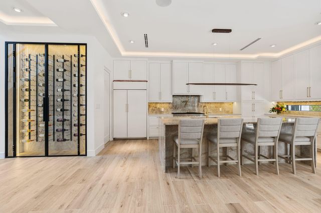 46 W Broad Oaks Dr, Houston, TX 77056