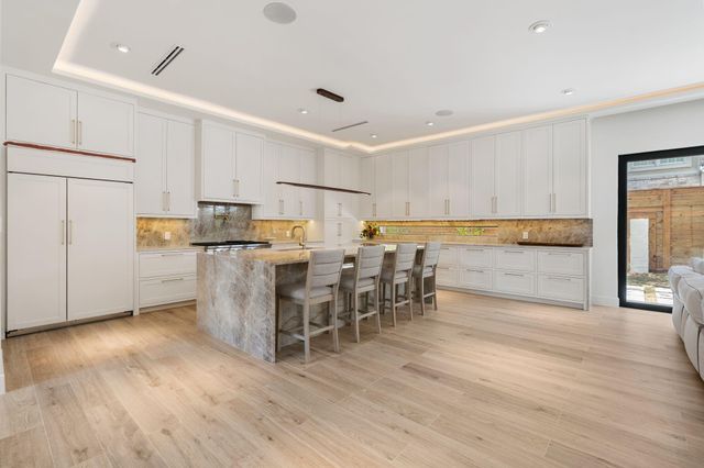 46 W Broad Oaks Dr, Houston, TX 77056