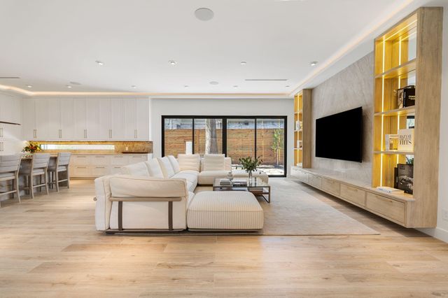 46 W Broad Oaks Dr, Houston, TX 77056