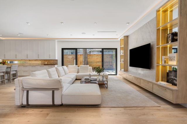 46 W Broad Oaks Dr, Houston, TX 77056