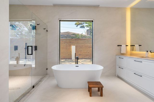 46 W Broad Oaks Dr, Houston, TX 77056