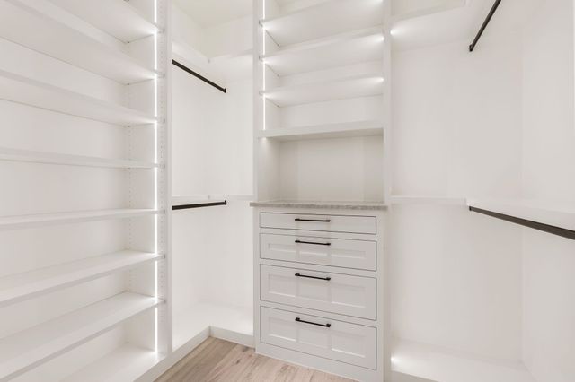 46 W Broad Oaks Dr, Houston, TX 77056