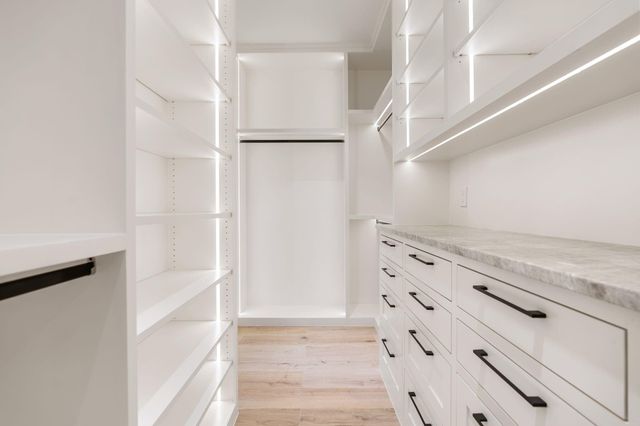 46 W Broad Oaks Dr, Houston, TX 77056